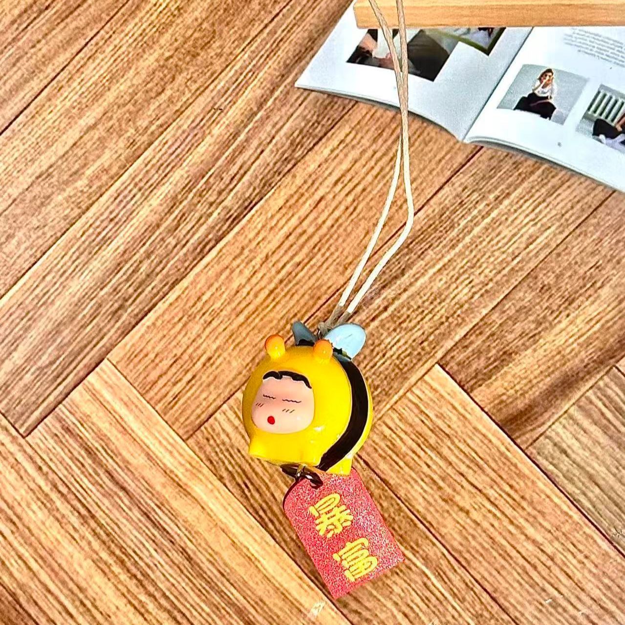 Фигурка Шин-чана в образе пчел – обзор и цена Home Decor Interior